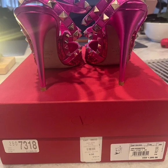 VALENTINO Rockstud Liquid Metal Sequin Pump - Picture 9 of 9